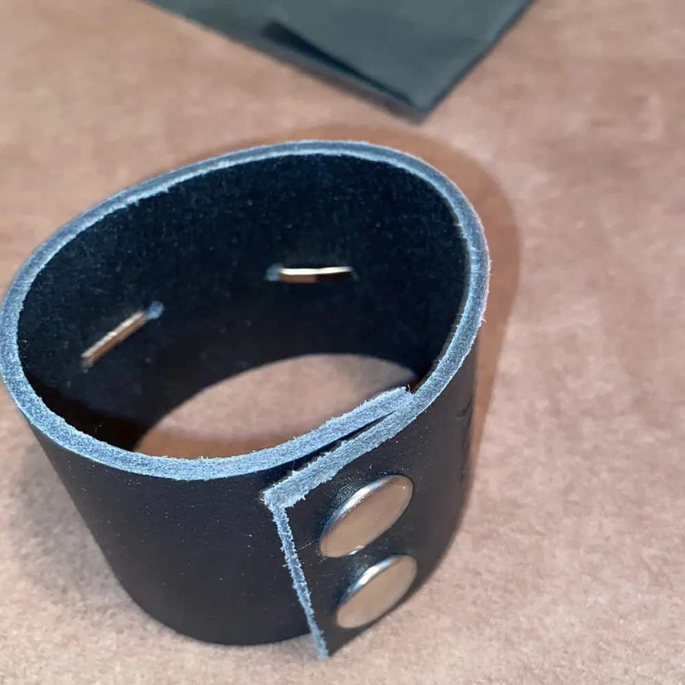 AGL Leather Bracelet with metal bow - Picture 11 of 17